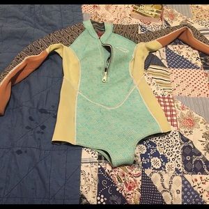 Super cute billabong shorty wetsuit